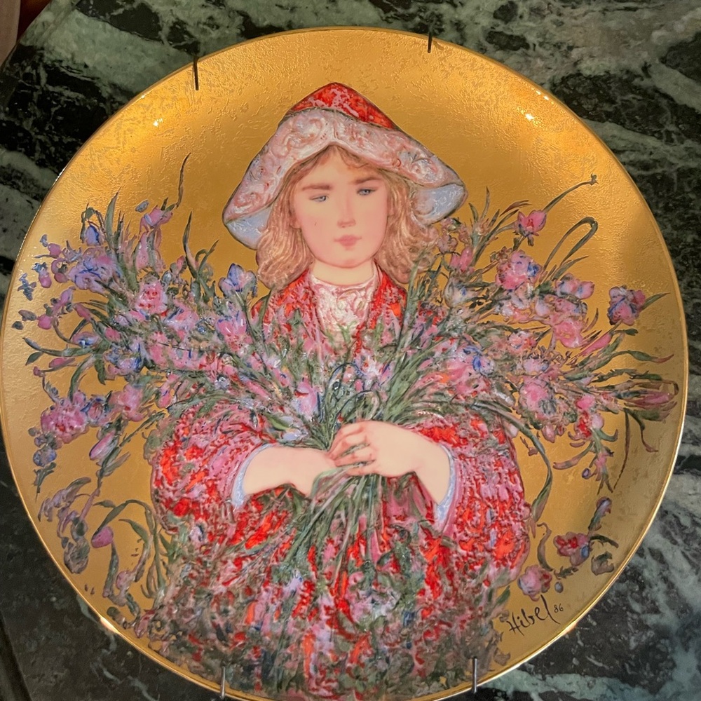Decorative Plate with Floral Design